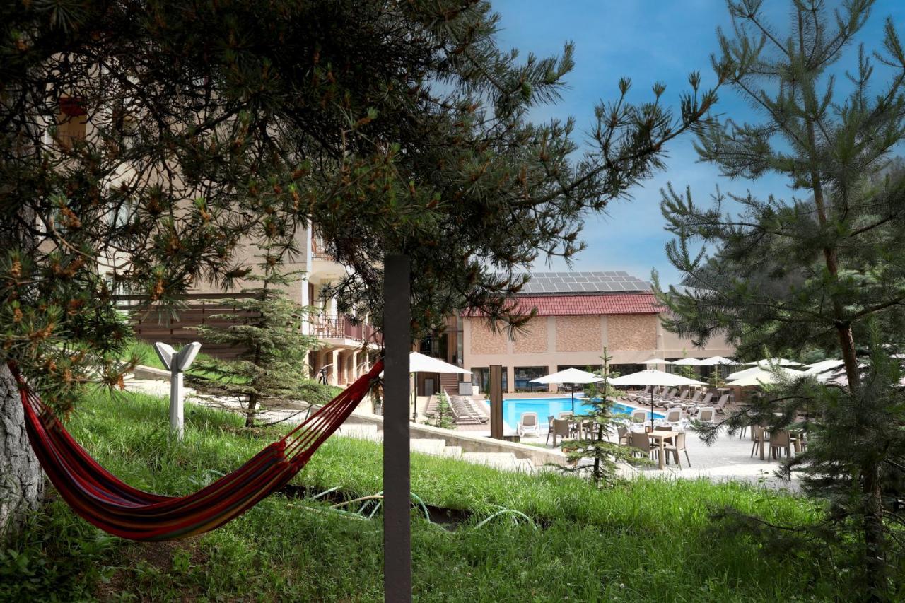 Best Western Plus Paradise Hotel Dilijan Bagian luar foto