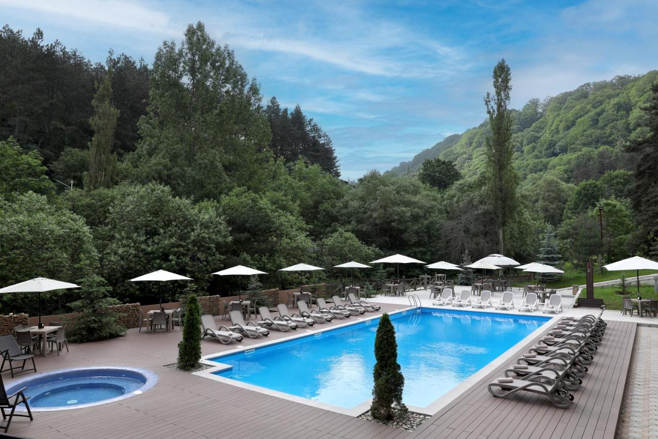 Best Western Plus Paradise Hotel Dilijan Bagian luar foto