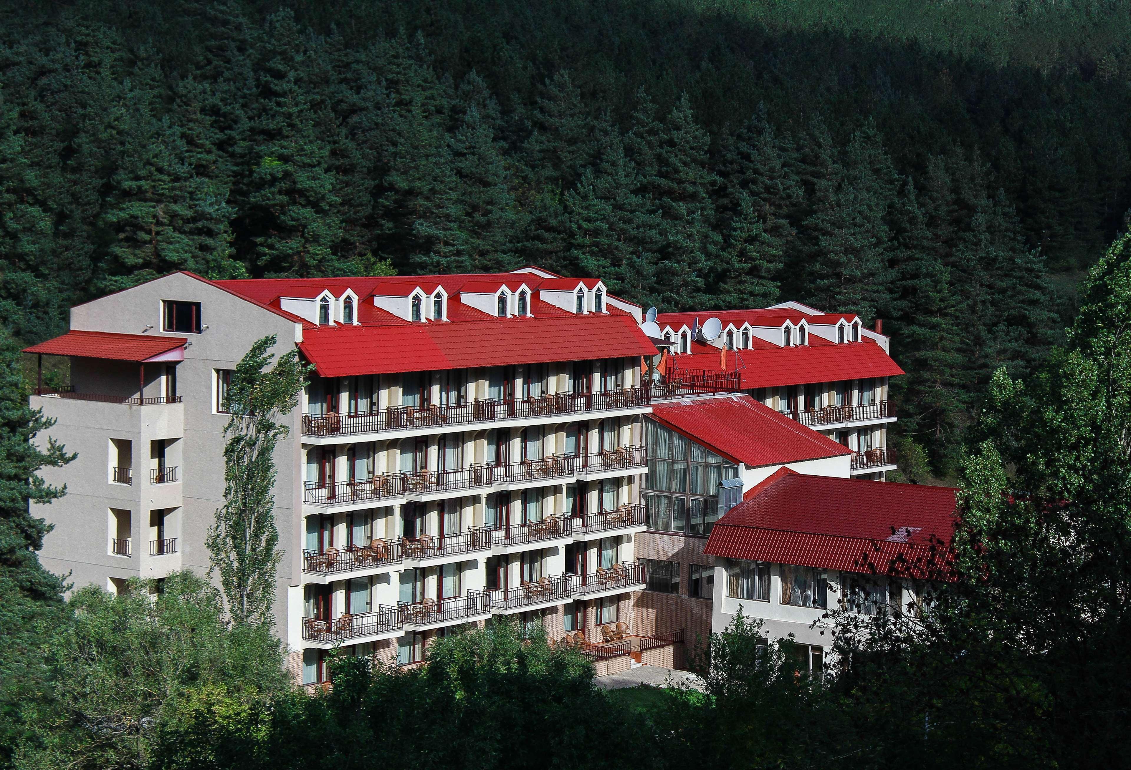 Best Western Plus Paradise Hotel Dilijan Bagian luar foto